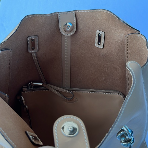 Tod's “Alo Sella” Vachetta (Tan) Large Shopping Tote Bag - Picture 14 of 16